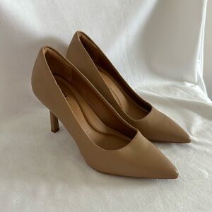 Nordstrom Rack Women's Beige Pointed Toe Pumps - Size 4.5
